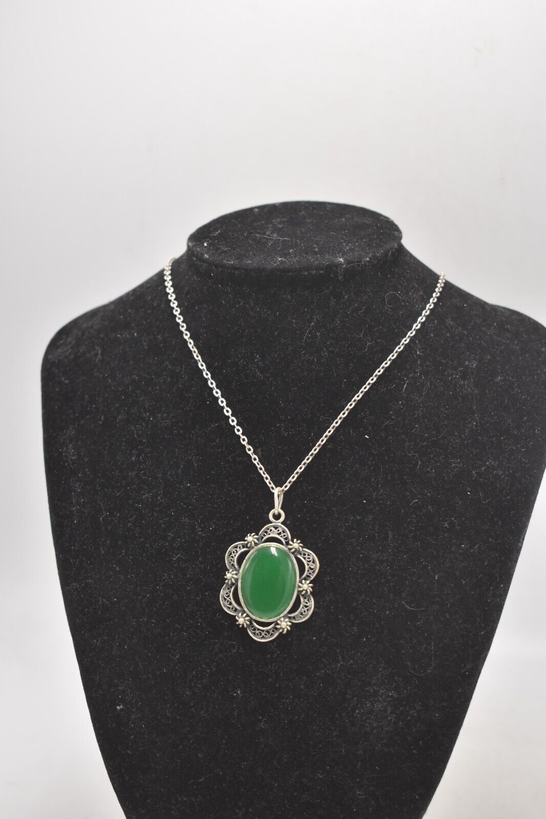 Vintage Art Nouveau Sterling Silver 925 Necklace with Green Chalcedony Pendant