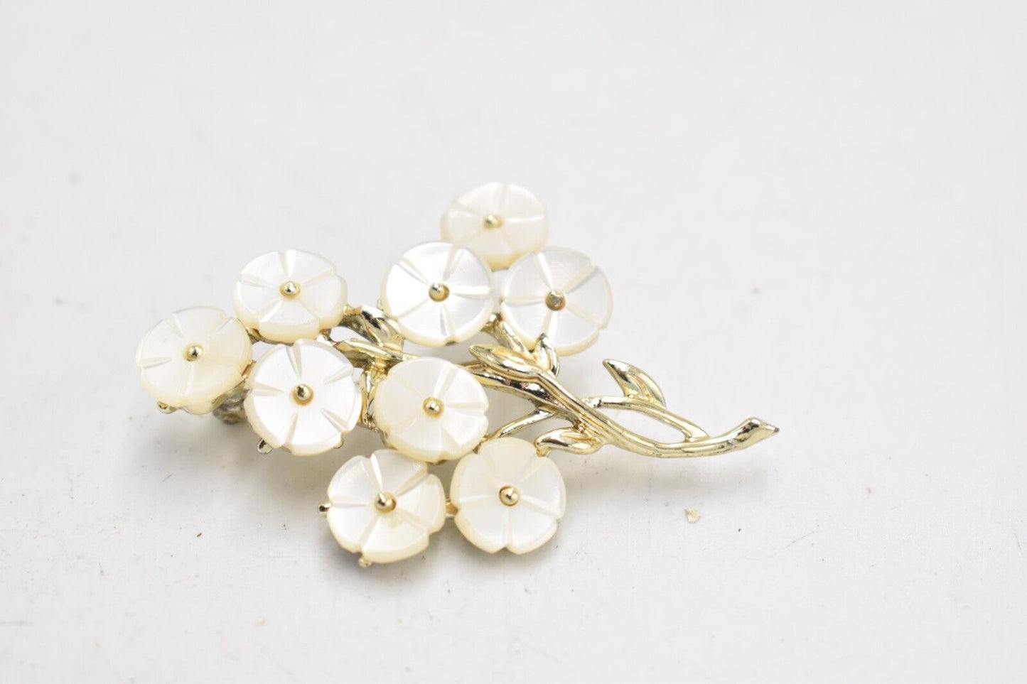 Vintage 1940s Mother of Pearl & Enamel Floral Brooch – Ladies Costume Jewellery