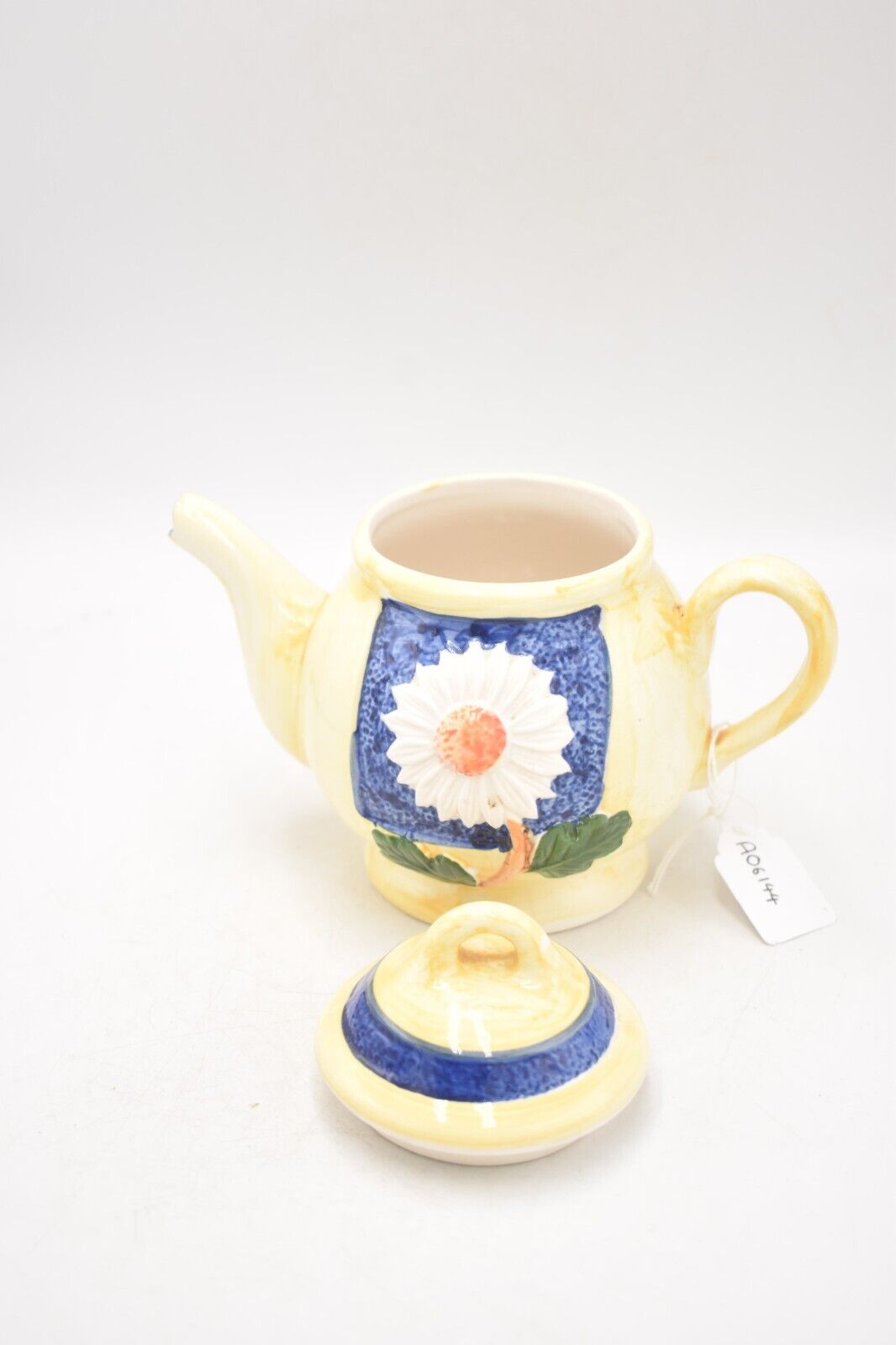 Vintage Daisy Flower 3D Teapot Novelty Decorative Collectible