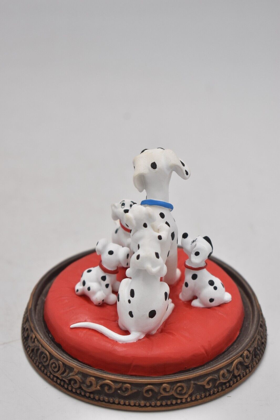 Disney 101 Dalmatians Figurines Inside Glass Dome