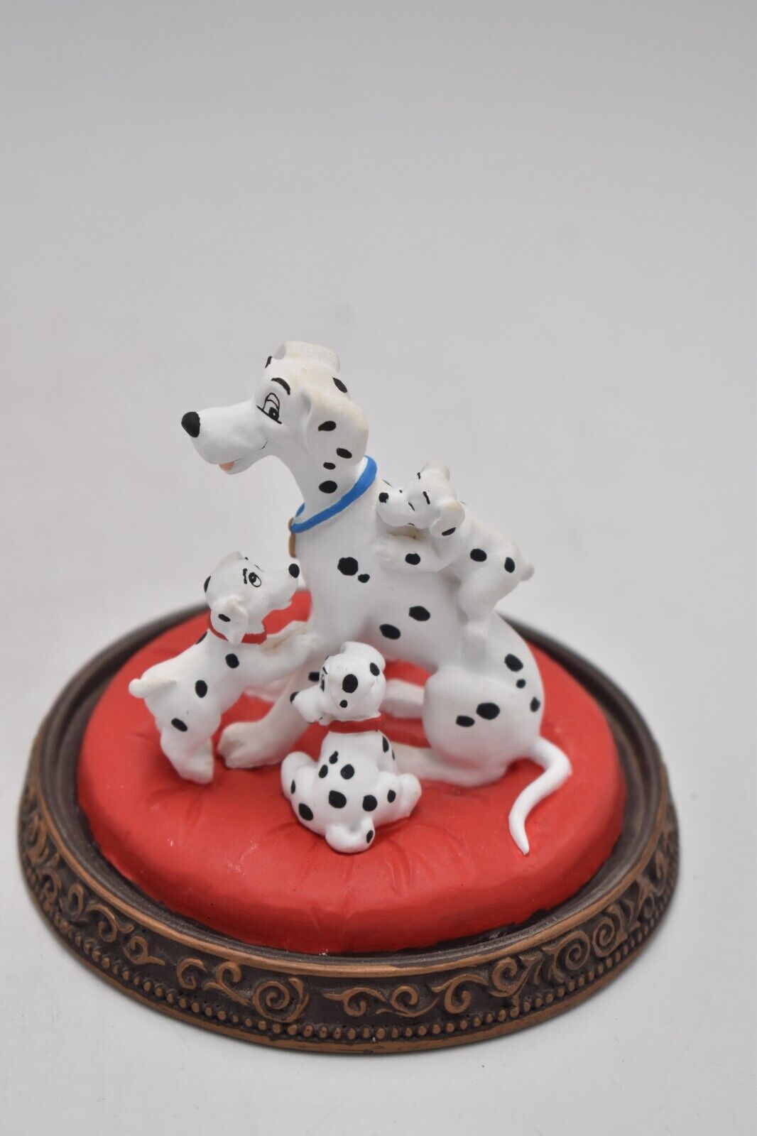 Disney 101 Dalmatians Figurines Inside Glass Dome