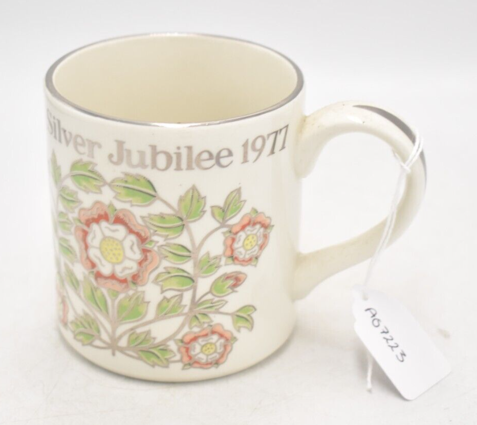 Vintage The National Trust Silver Jubilee Queen Elizabeth Mug 1977