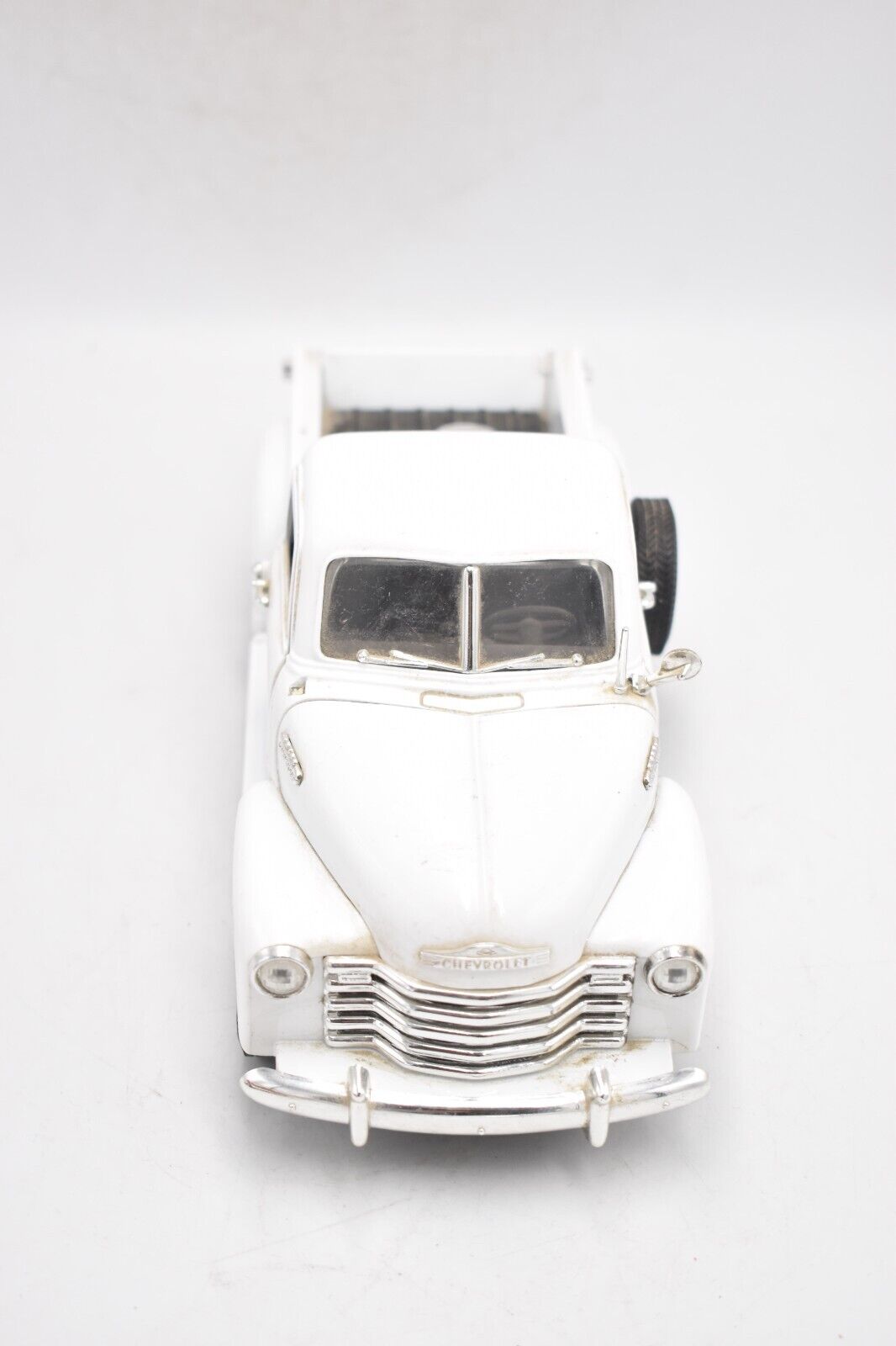 MIRA 1953 Chevrolet Pickup White 1/18 Scale Model Car