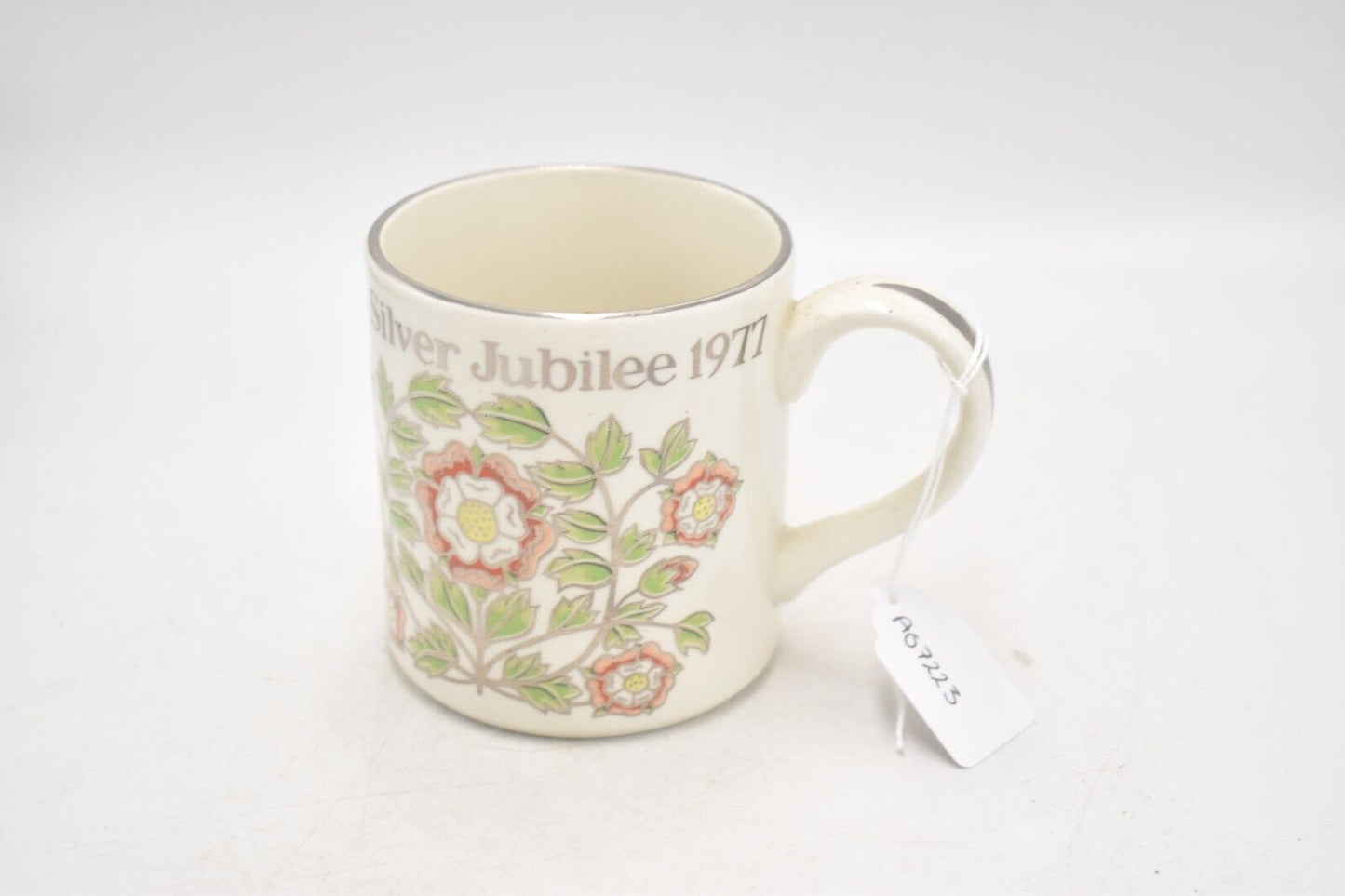 Vintage The National Trust Silver Jubilee Queen Elizabeth Mug 1977