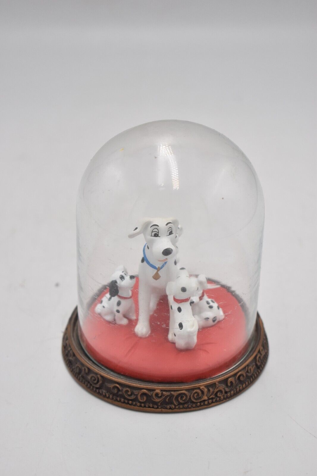 Disney 101 Dalmatians Figurines Inside Glass Dome