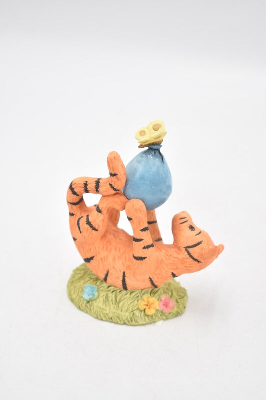 Border Fine Arts Classic Winnie the Pooh Tigger With Balloon A8689 Figurine