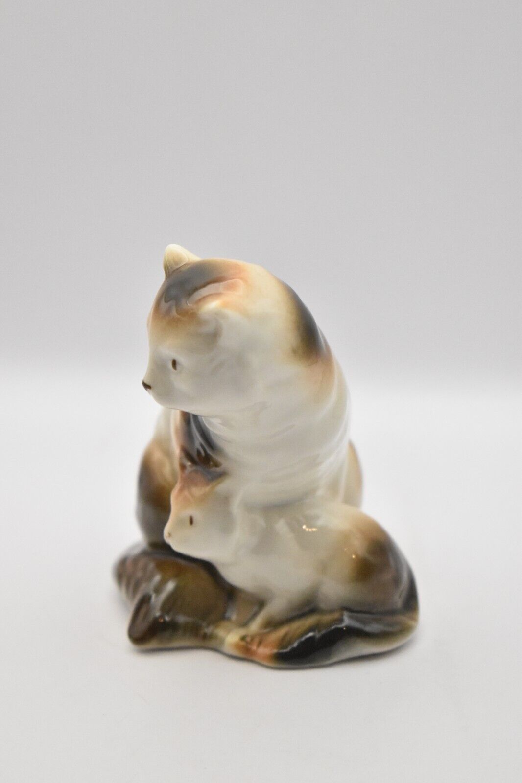 Vintage Cat and Kitten Figurine Statue Ornament – Collectible Pawn