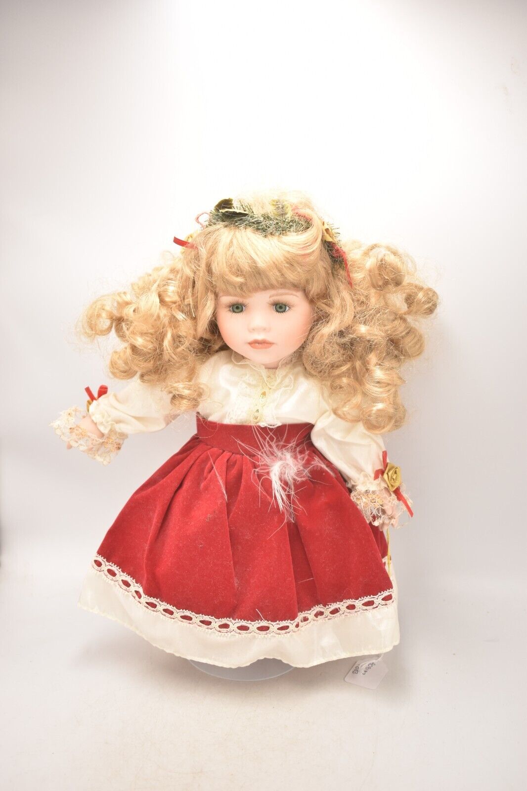 Vintage The Leonardo Collection Holly Porcelain Doll Retired & Tagged