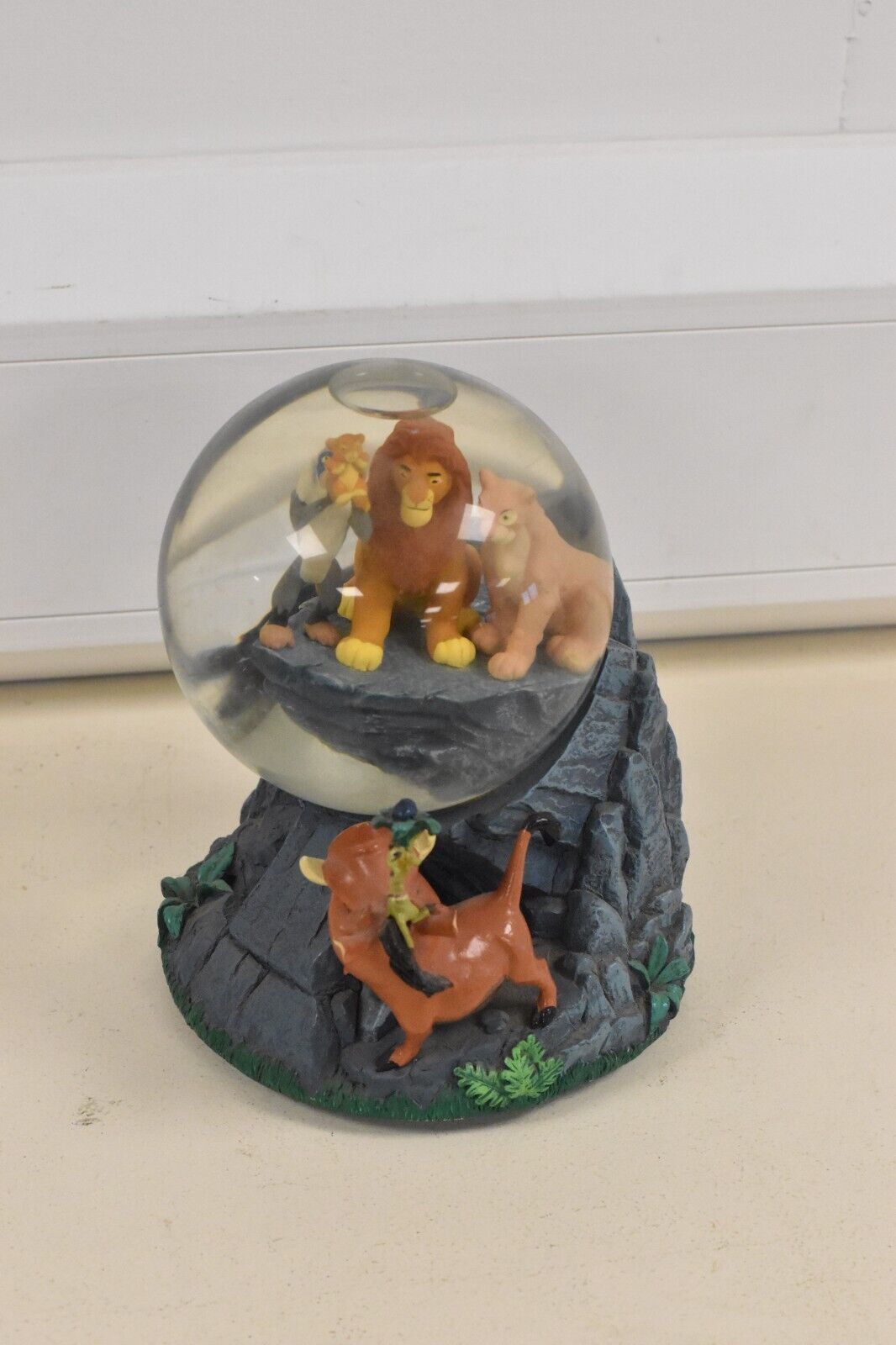 Disney The Lion King Music Box Snow Globe – Plays "The Circle of Life"