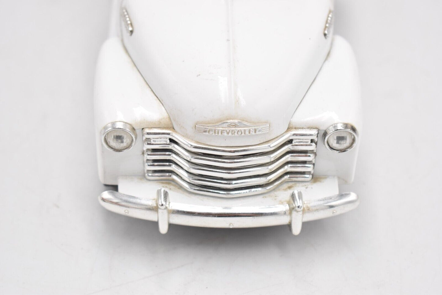 MIRA 1953 Chevrolet Pickup White 1/18 Scale Model Car