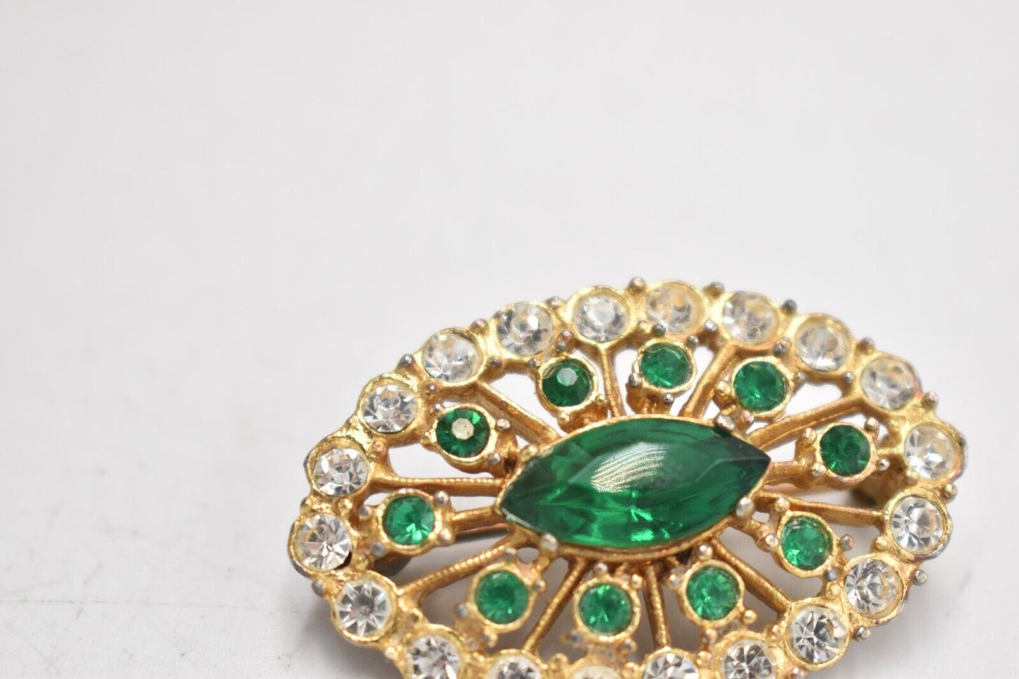 Vintage 1950s Emerald Green & Rhinestone Gold Tone Brooch