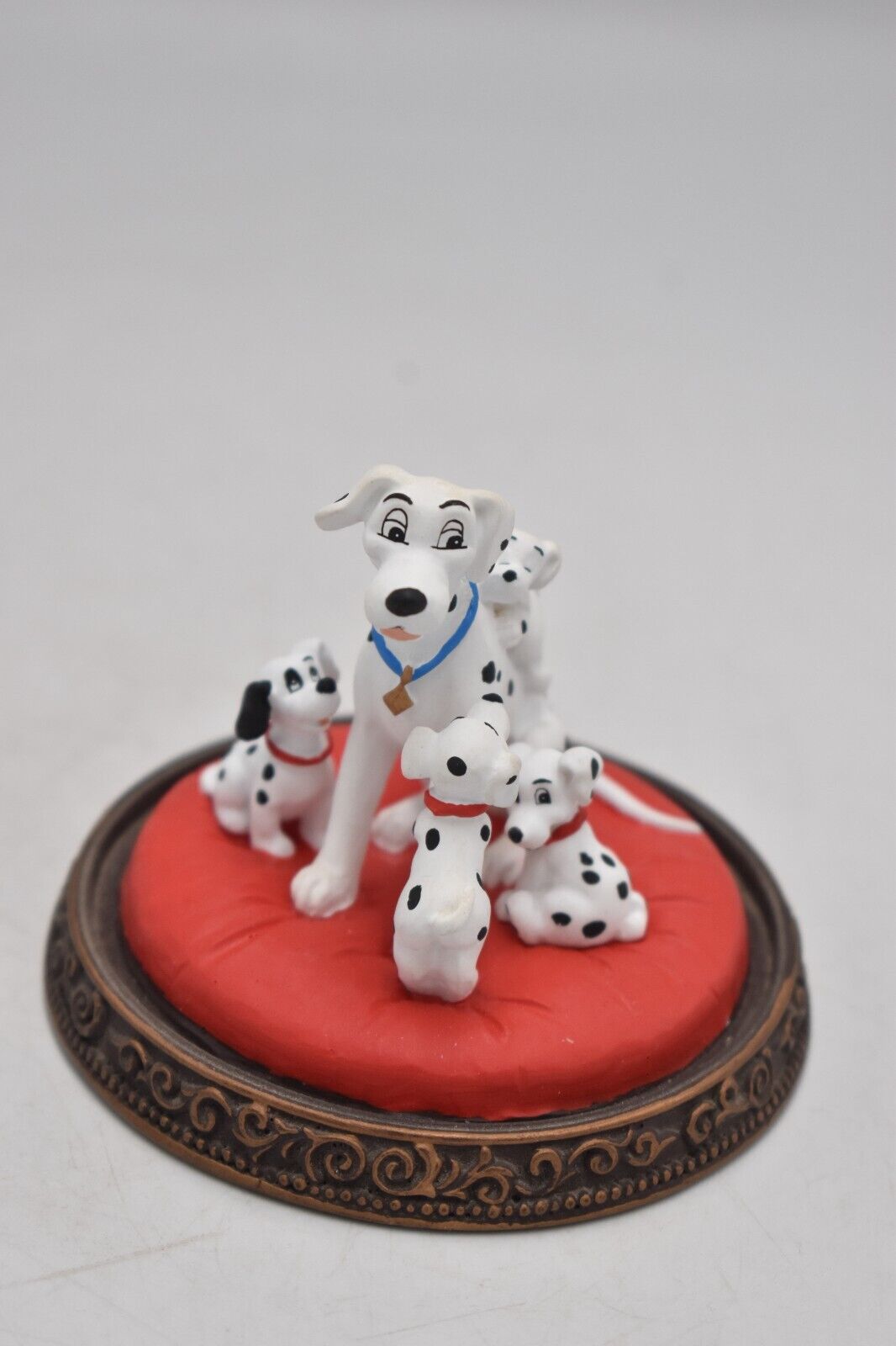 Disney 101 Dalmatians Figurines Inside Glass Dome