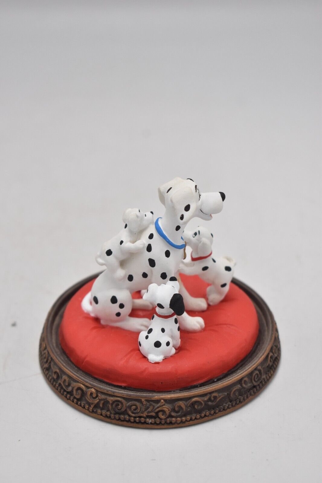 Disney 101 Dalmatians Figurines Inside Glass Dome