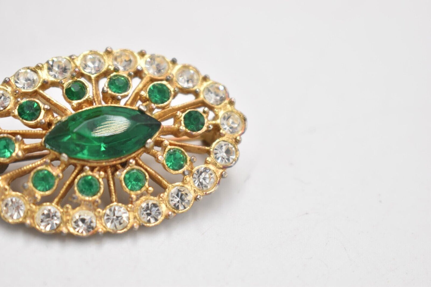 Vintage 1950s Emerald Green & Rhinestone Gold Tone Brooch