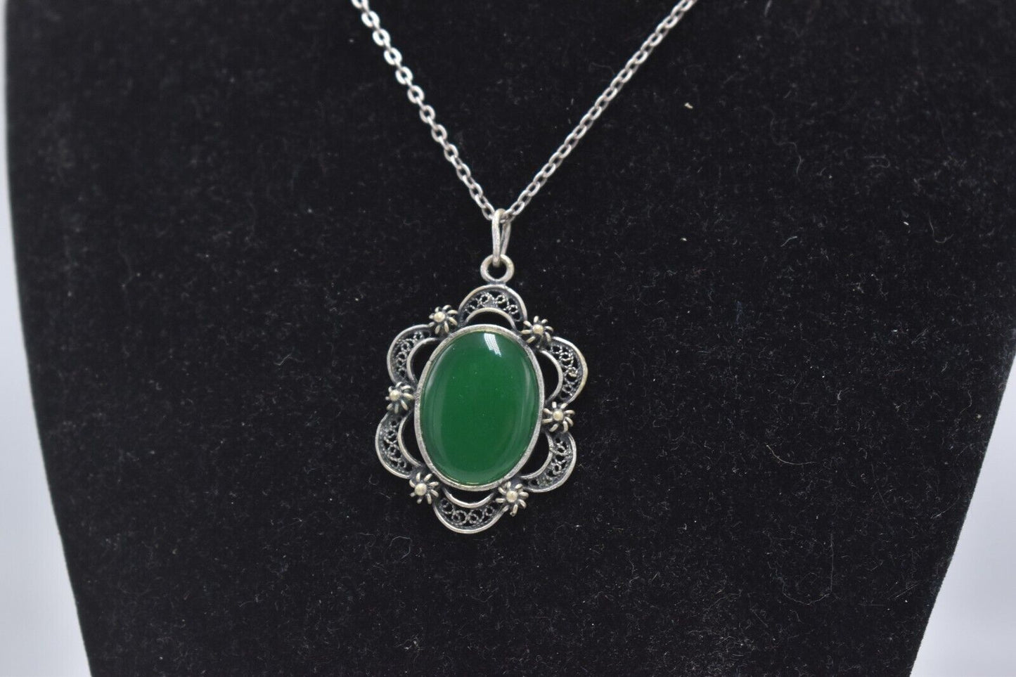 Vintage Art Nouveau Sterling Silver 925 Necklace with Green Chalcedony Pendant