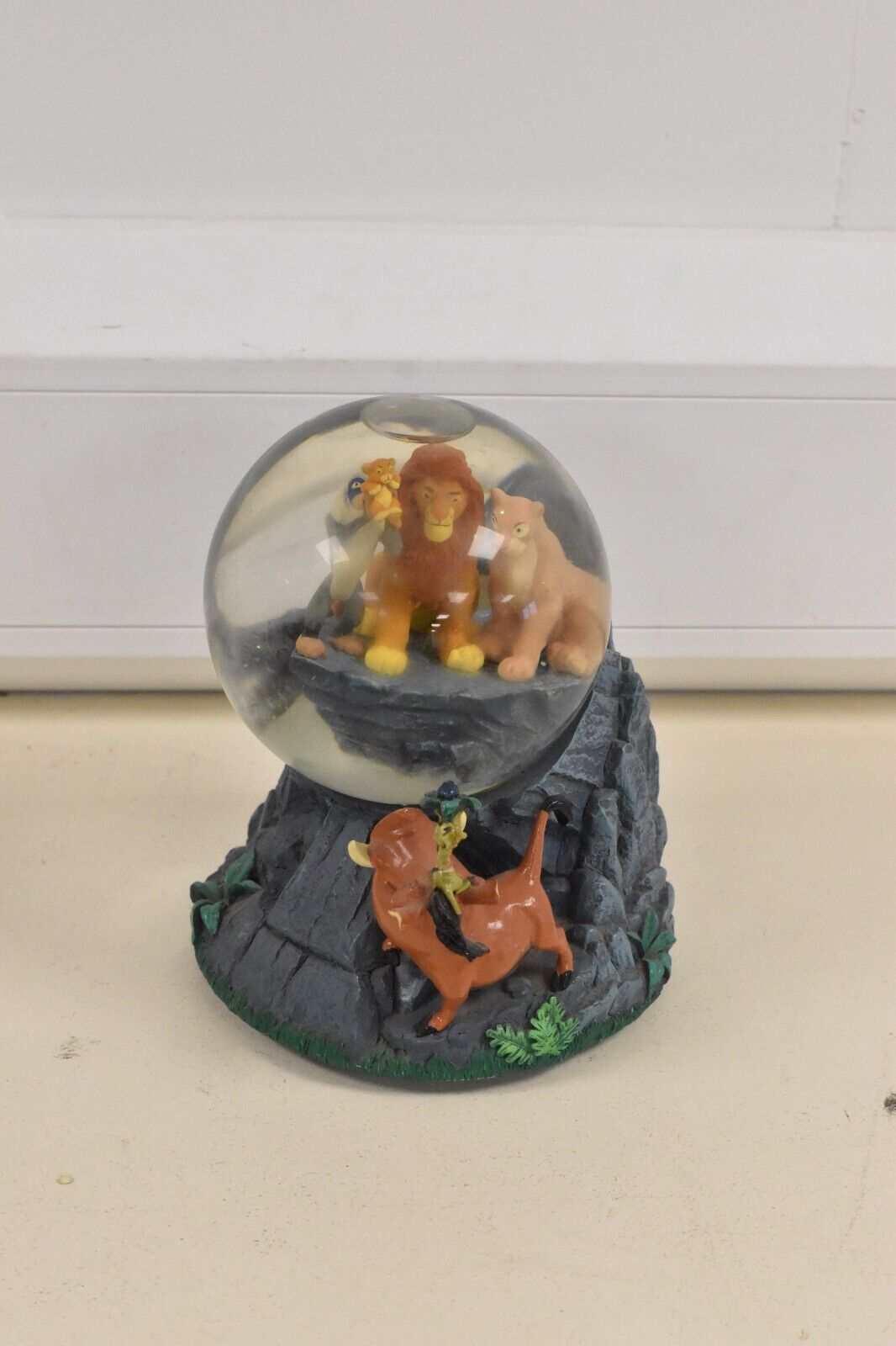 Disney The Lion King Music Box Snow Globe – Plays "The Circle of Life"