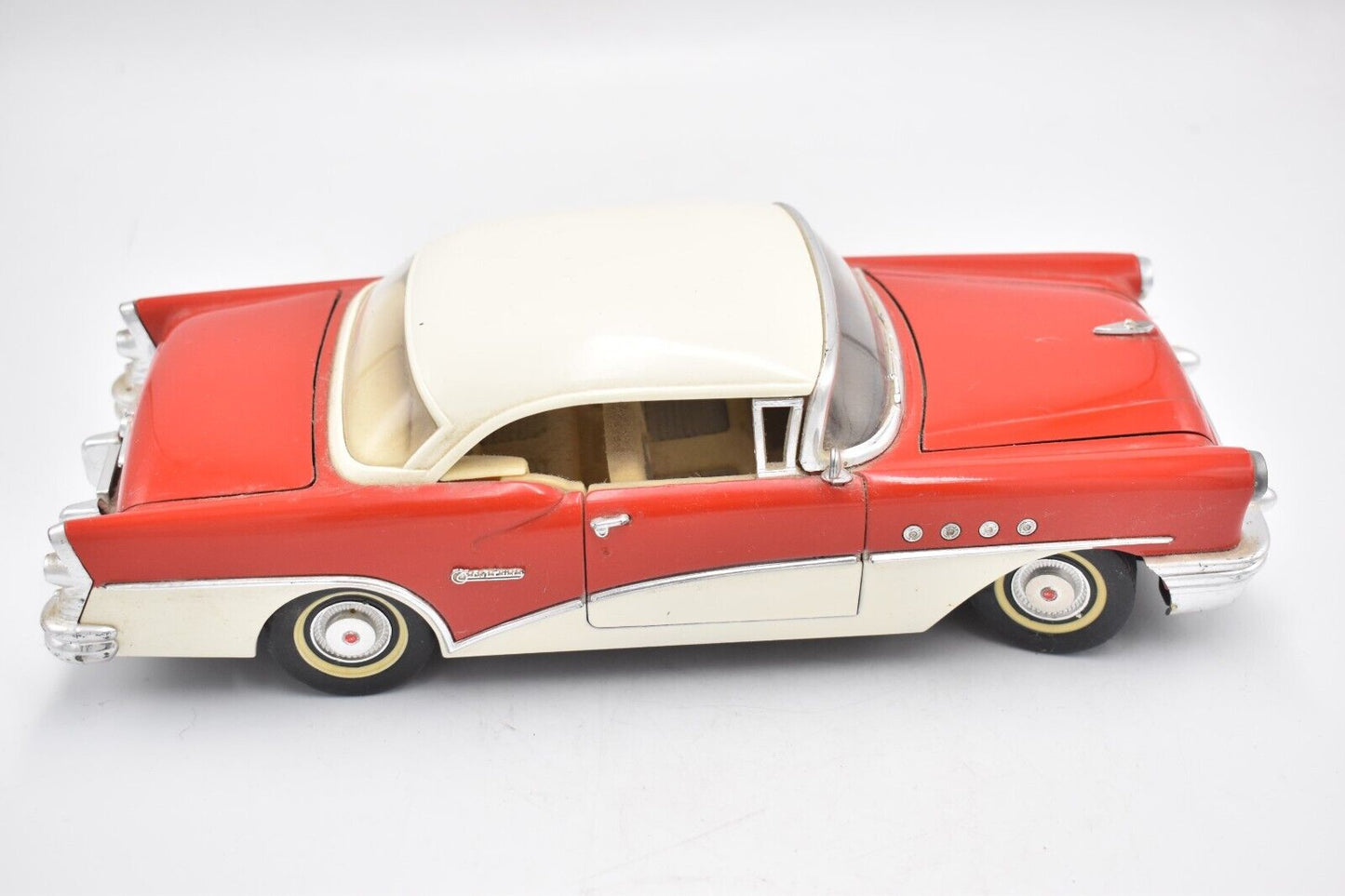 MIRA 1955 Buick Century Red/White 1/18 Scale Model Car