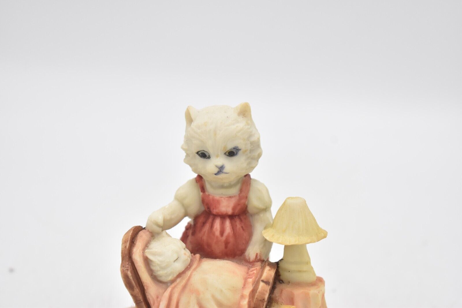 Vintage Cat and Kitten Figurine Statue Ornament – Collectible Pawn