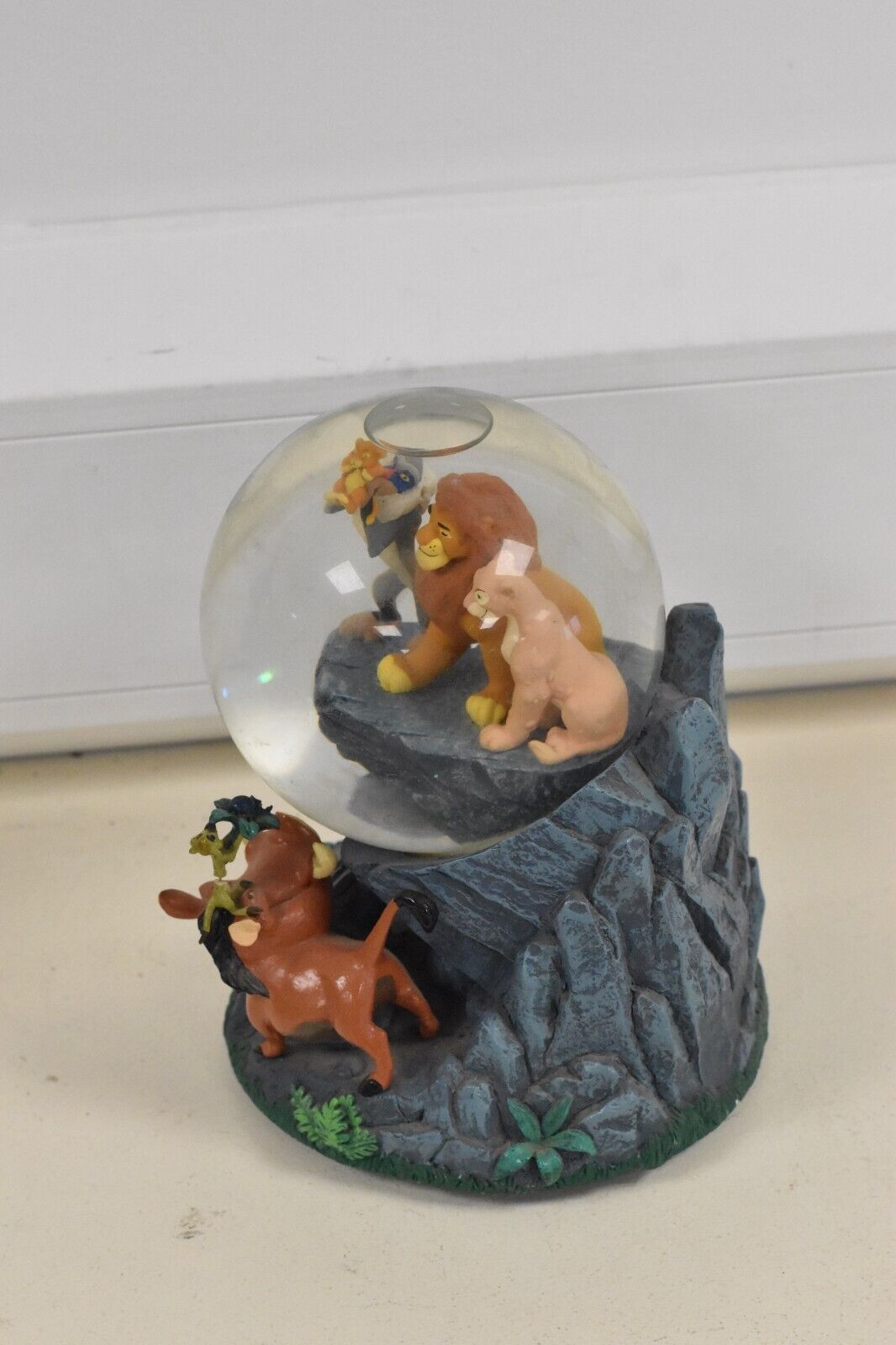 Disney The Lion King Music Box Snow Globe – Plays "The Circle of Life"