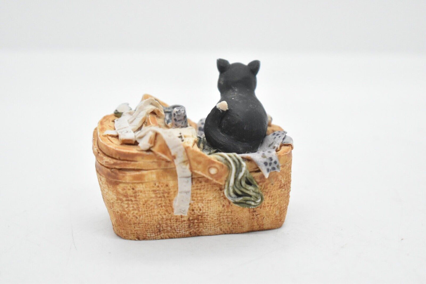 Peter Fagan A Stitch In Time HS417 Cat Figurine/ Statue/ Ornament